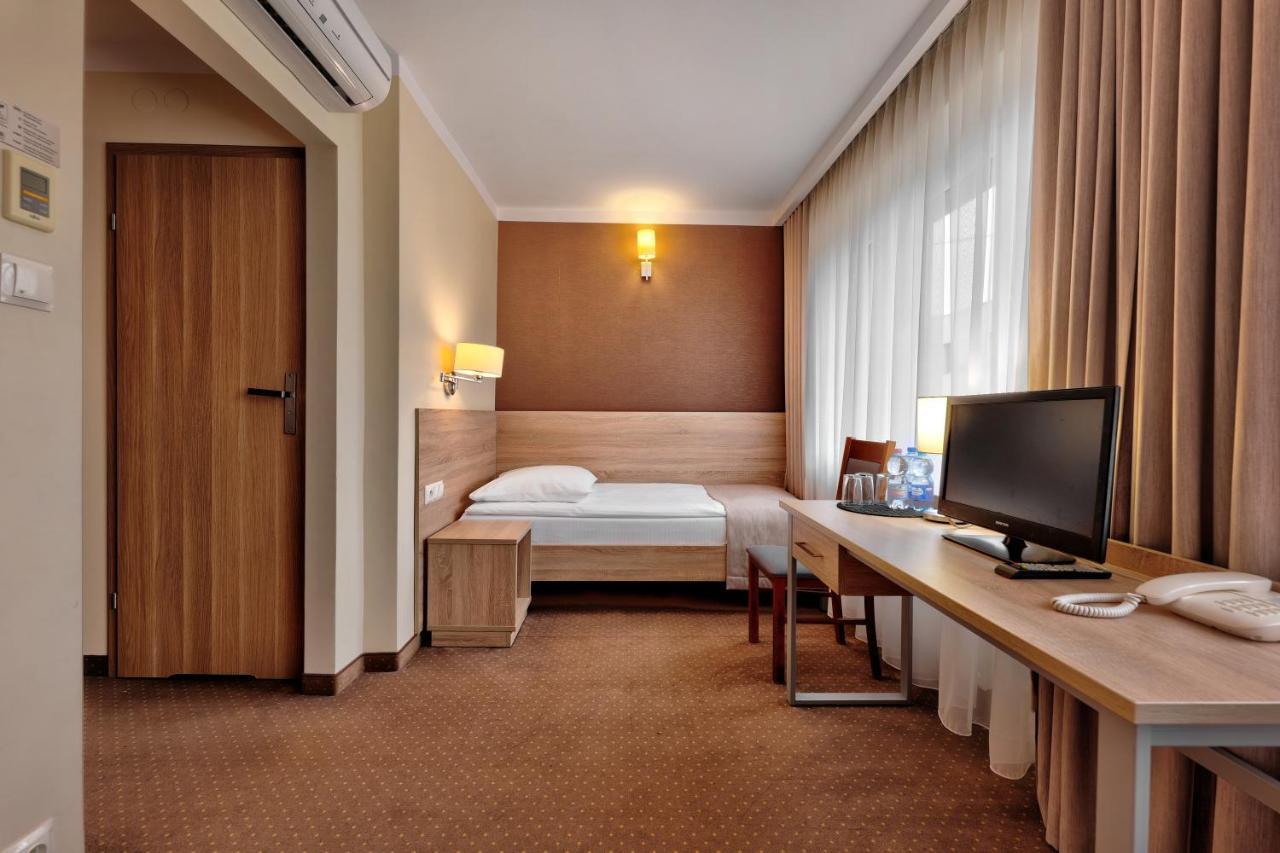 Hotel Lesny 비아위스토크 외부 사진